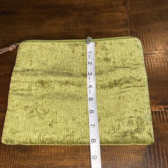 Maudelizabeth Green Zipper Makeup Bag - Picture 5 of 6